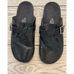 Vionic Calgary Mules Women's Size 9 Black
Snakeskin Closed Toe Sandal Clog